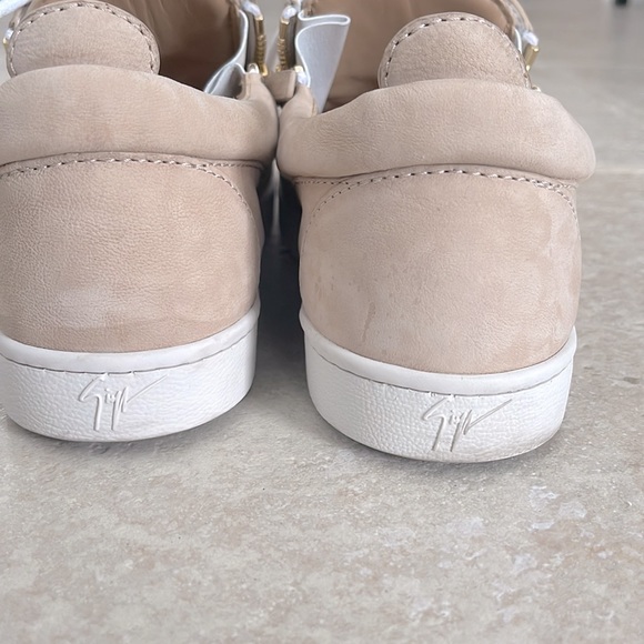Giuseppe Zanotti size 39 iconic low top sneakers suede w side zippers-  like new - Picture 7 of 7